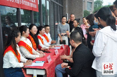 教育服務零距離 沙河堡小學黨員教師進社區開展教育咨詢服務